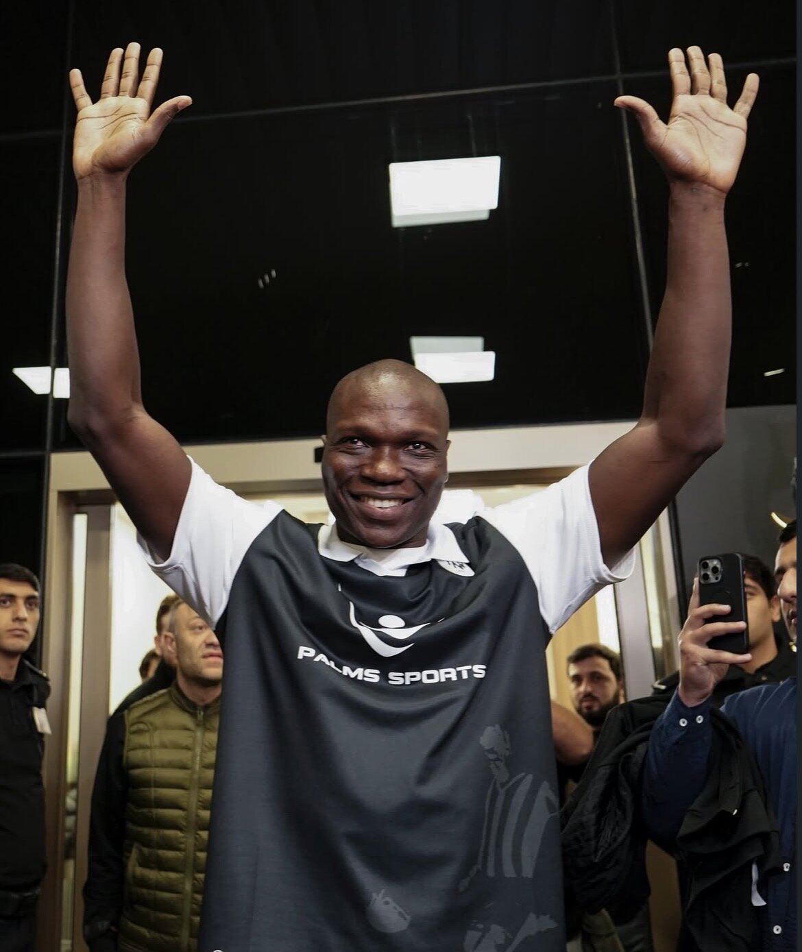 Abubakar Bakıda belə qarşılandı